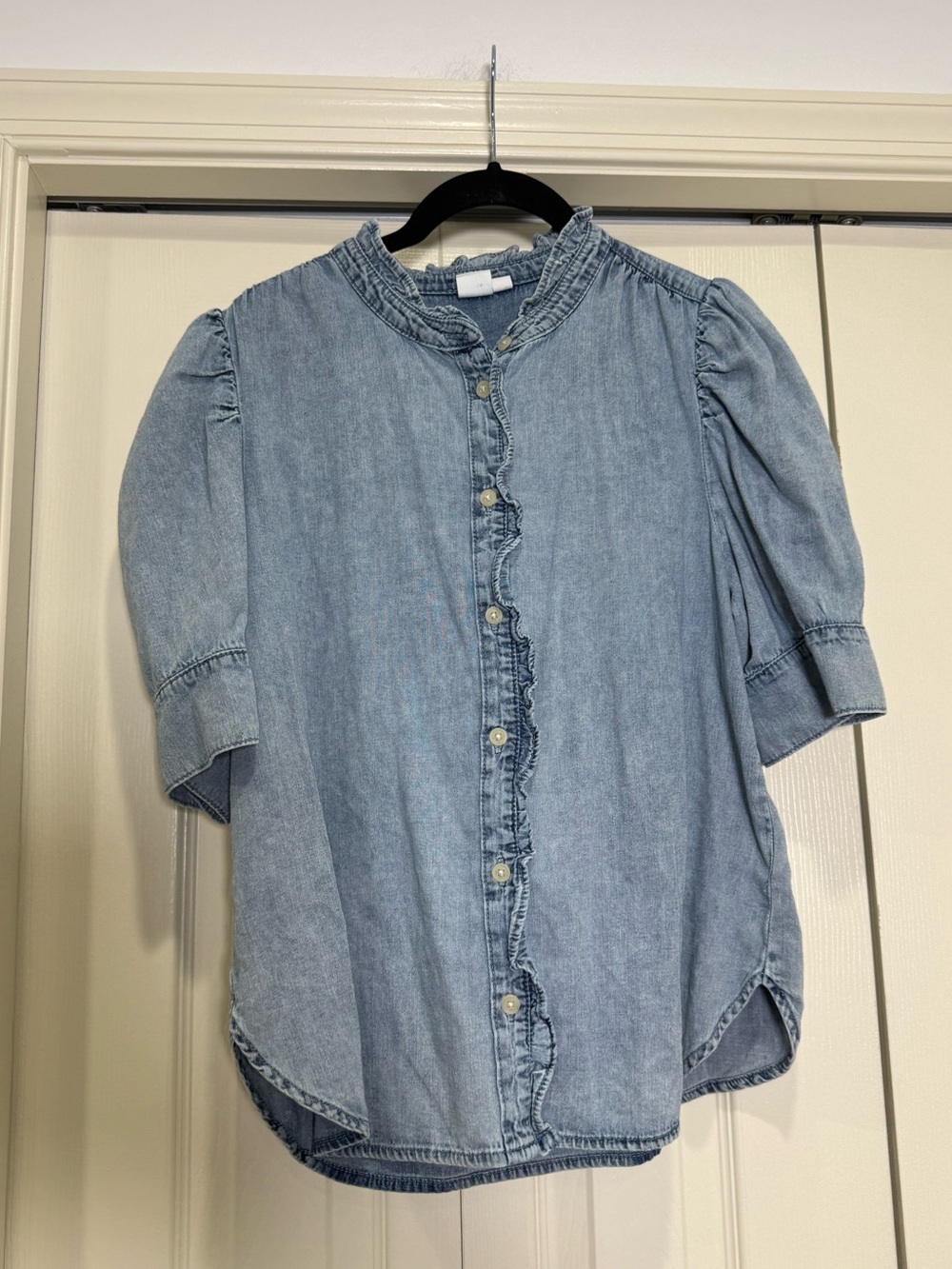 GAP Puff Sleeve Ruffle Denim Shirt Button Down Top Light Wash Indigo Size Medium - Picture 4 of 11